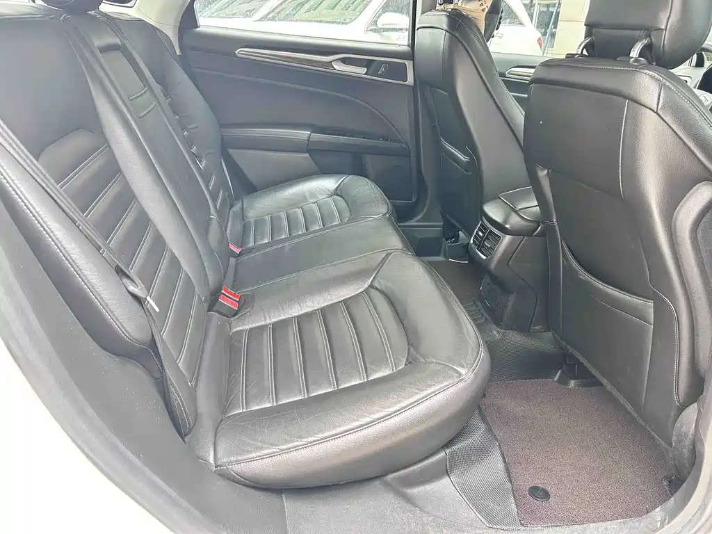 Ford Mondeo 2015 — фото 14