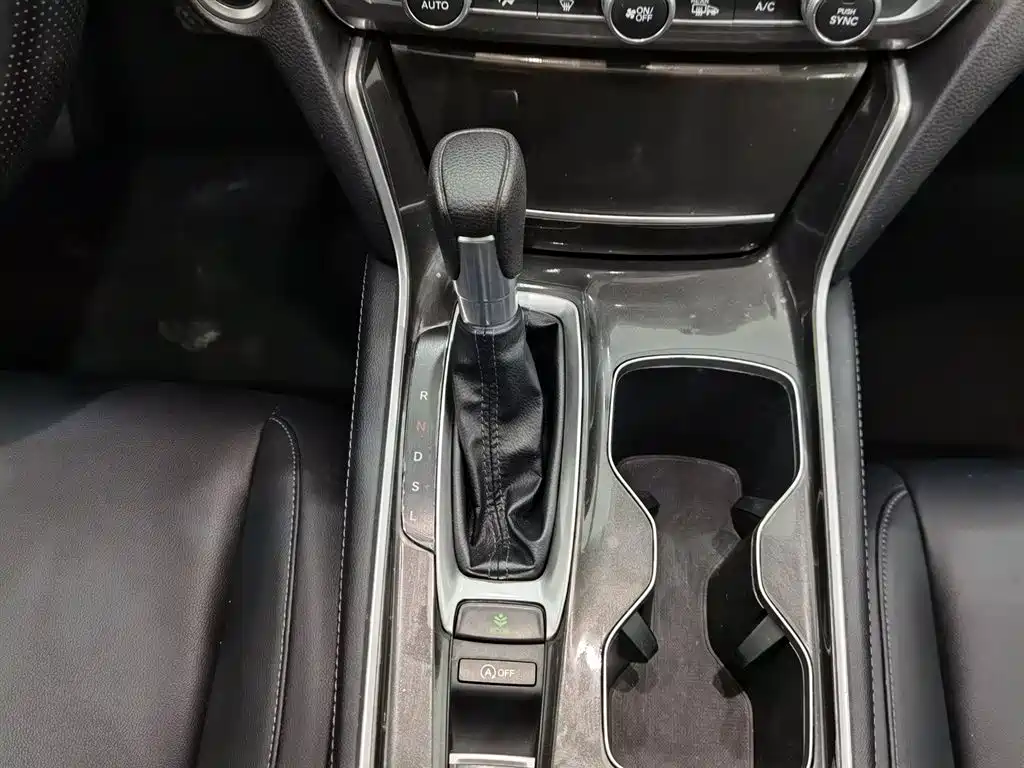 Honda Accord 2022 — фото 13