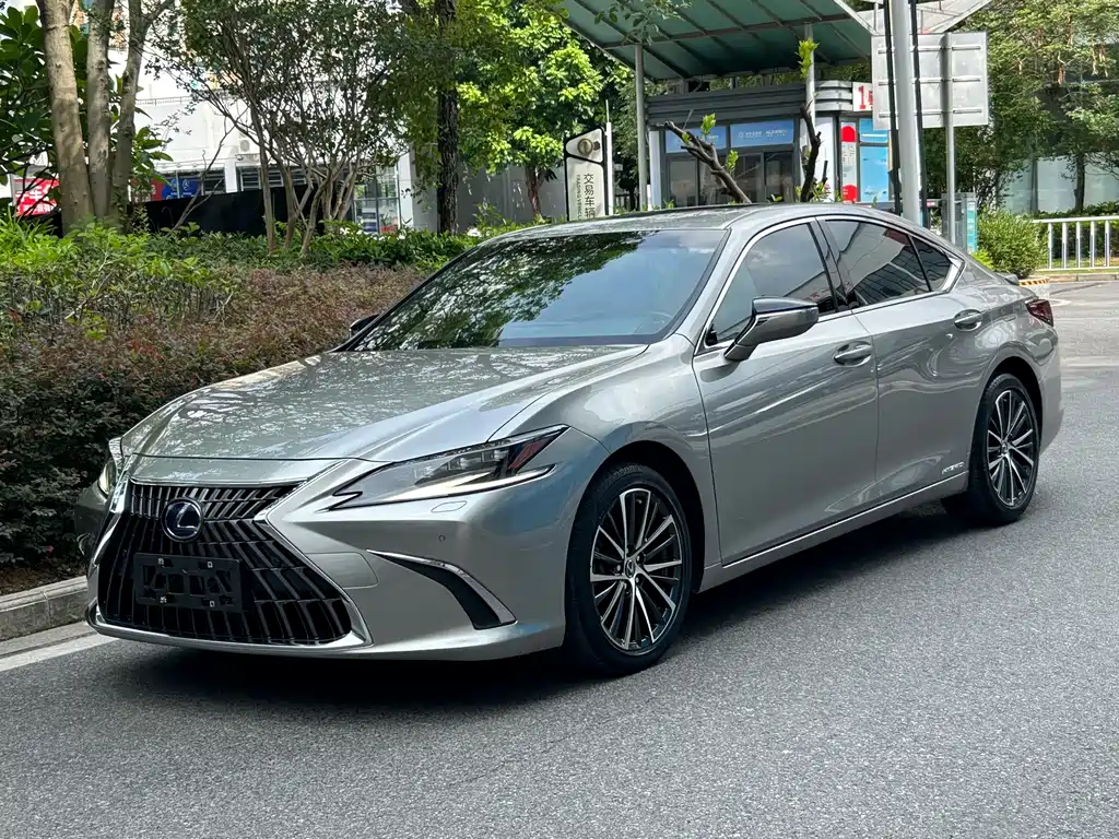Lexus ES 2022 — фото 1