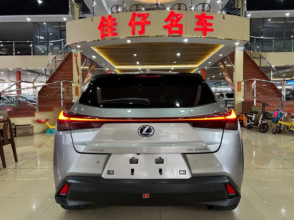 Lexus UX 2021 — фото 4