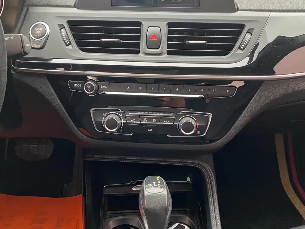 BMW 1 Series 2018 — фото 18