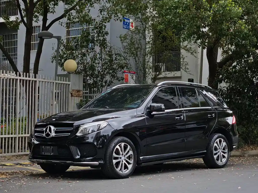 Mercedes-Benz GLE 2017 — фото 1