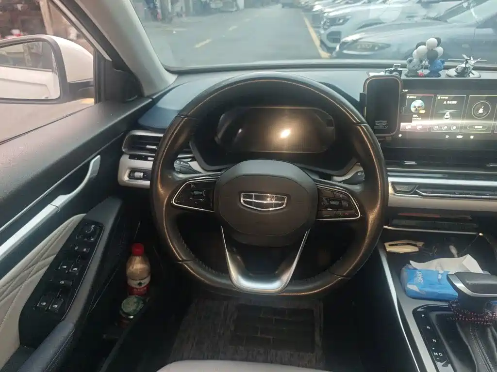 Geely Emgrand 2023