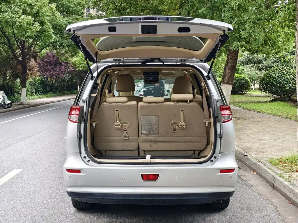 Toyota Previa 2018 — фото 15