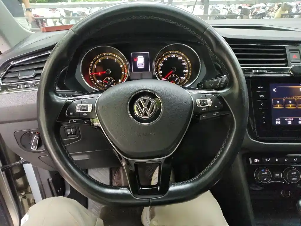 Volkswagen Tiguan L 2020 — фото 3