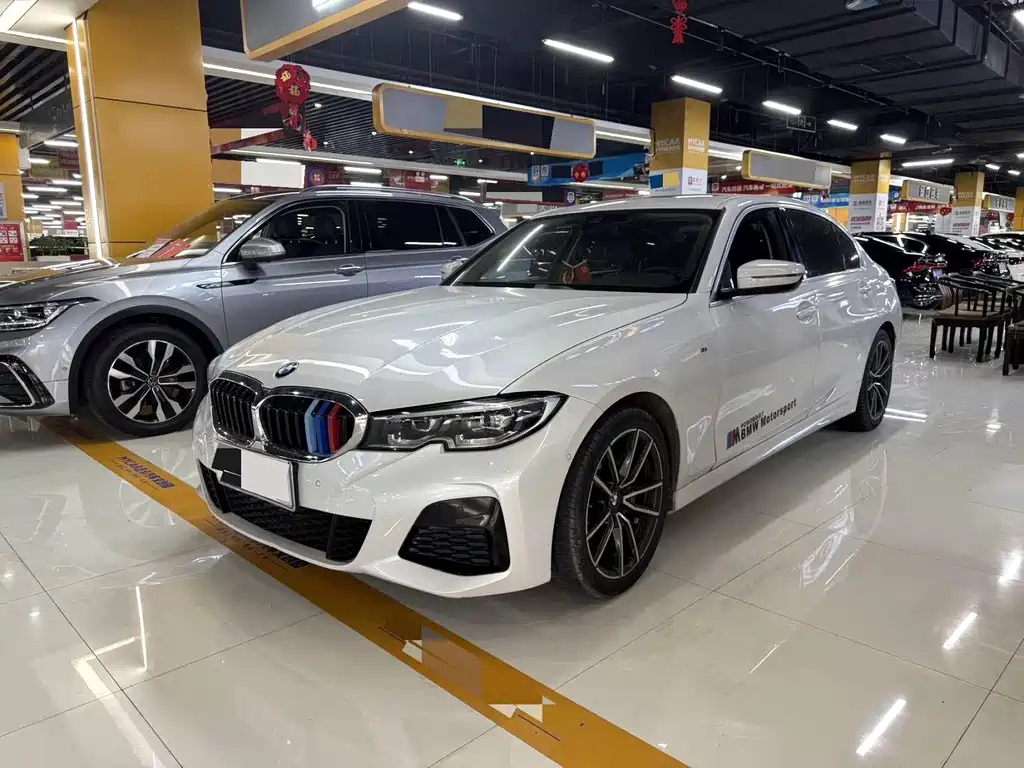 BMW 3 Series 2021 — фото 1