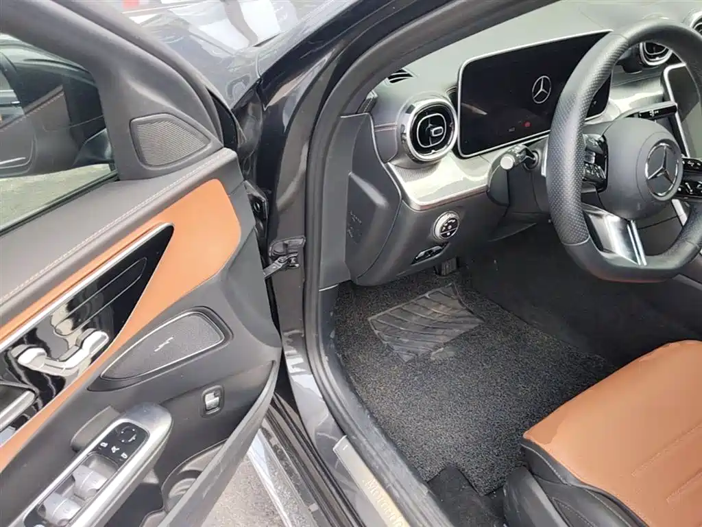 Mercedes-Benz C-Class 2023 — фото 16