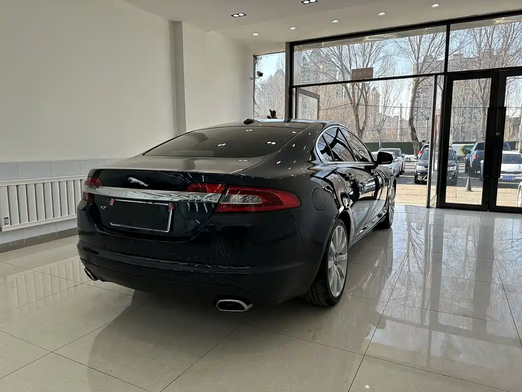 Jaguar XF 2009 — фото 24