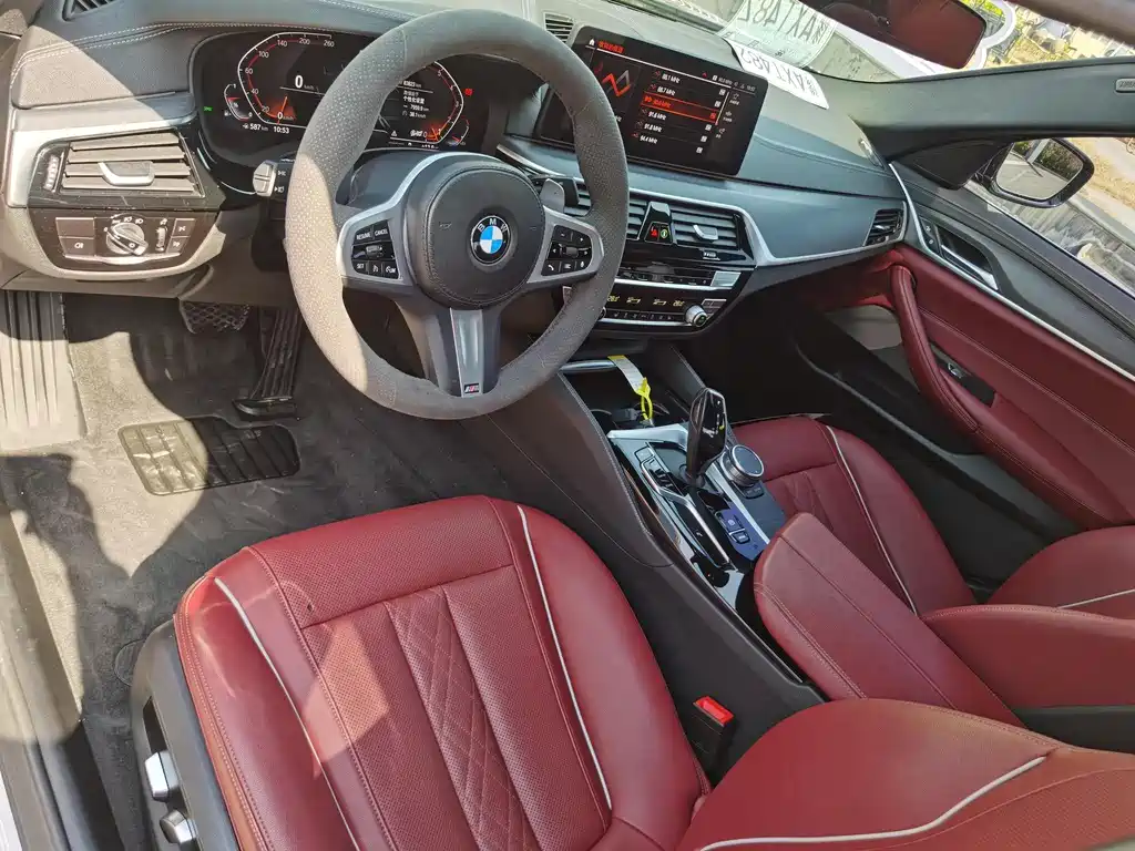 BMW 5 Series 2022 — фото 13