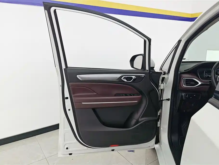 GAC Motor Trumpchi M6 2023 — фото 7