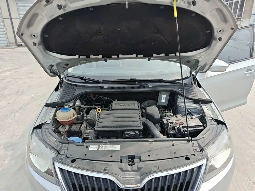Skoda Rapid 2014 — фото 20