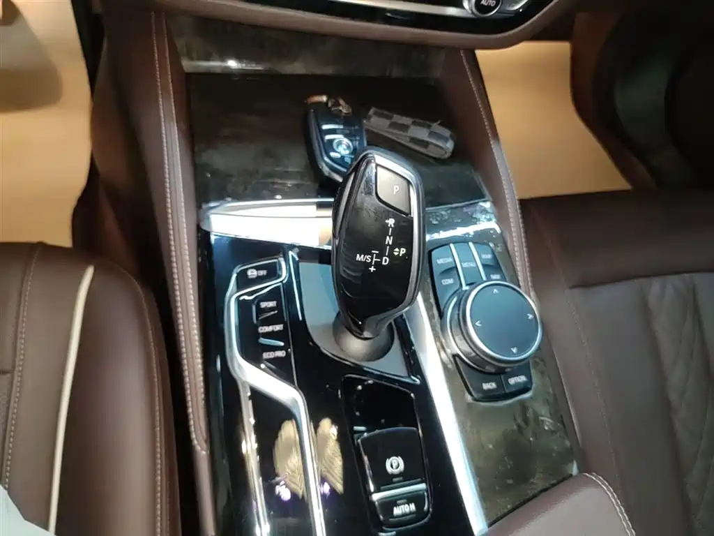 BMW 5 Series 2023 — фото 14