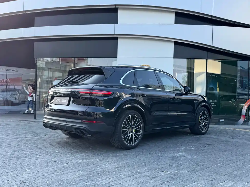 Porsche Cayenne Hybrid 2021 — фото 6