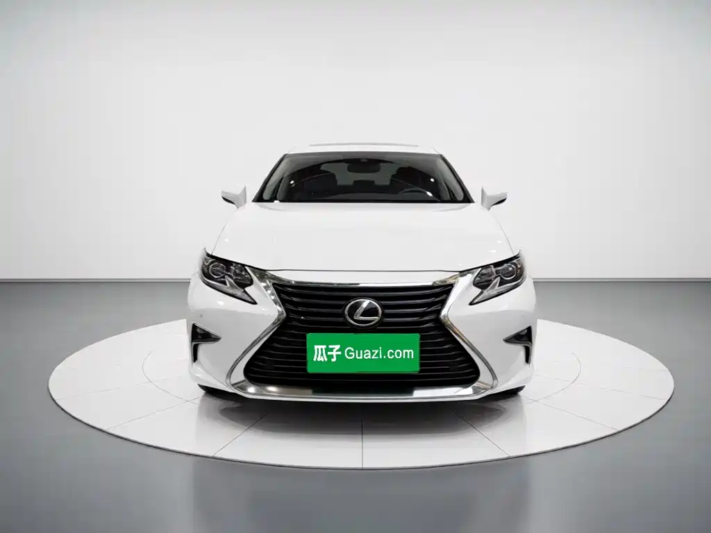 Lexus ES 2016 — фото 24