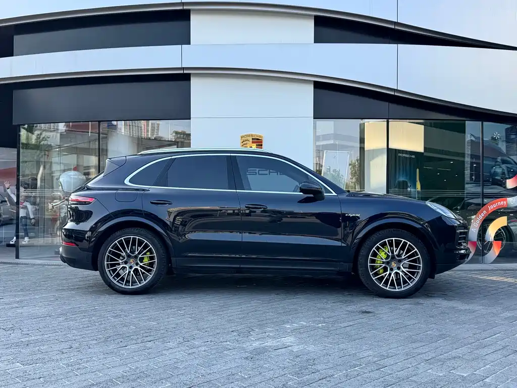 Porsche Cayenne Hybrid 2021 — фото 5