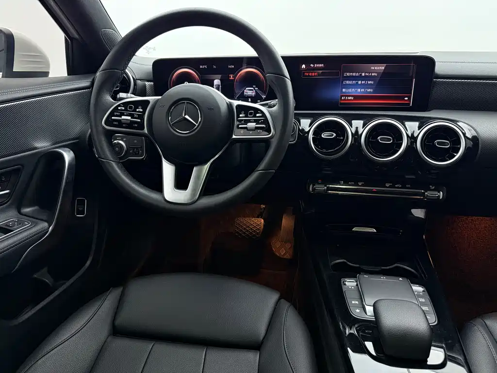 Mercedes-Benz A-Class 2023 — фото 10