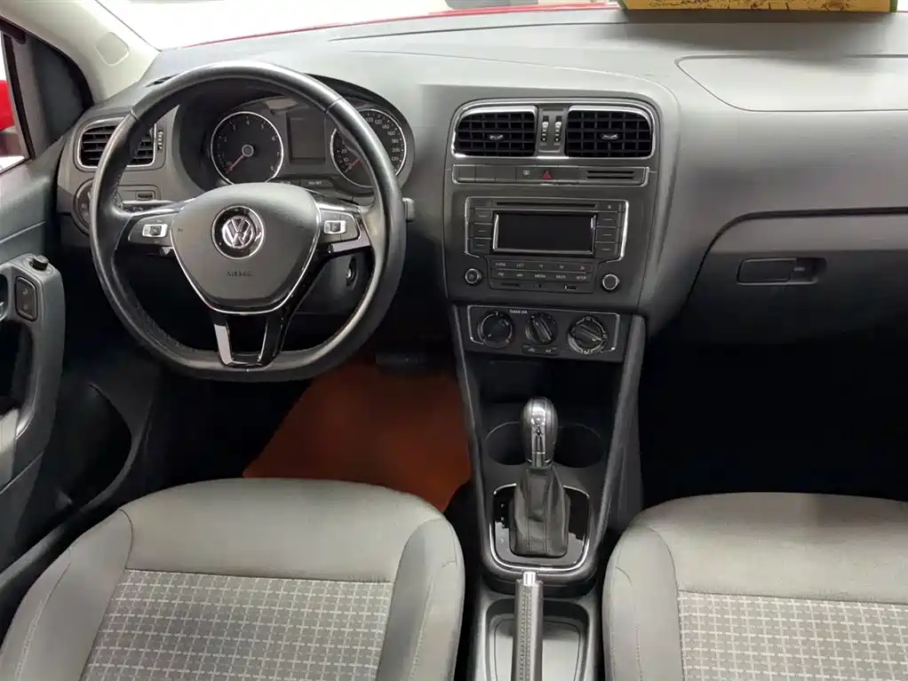 Volkswagen Polo 2017 — фото 10