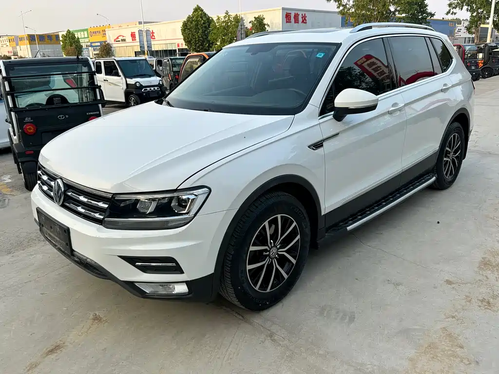Volkswagen Tiguan L 2017 — фото 1