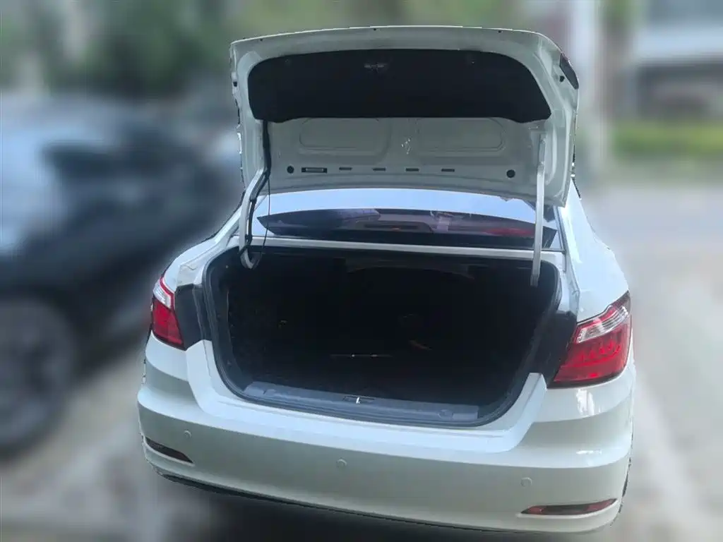 Changan Eado 2018 — фото 10