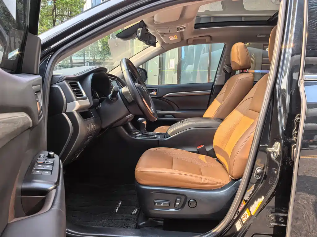 Toyota Highlander 2020 — фото 17