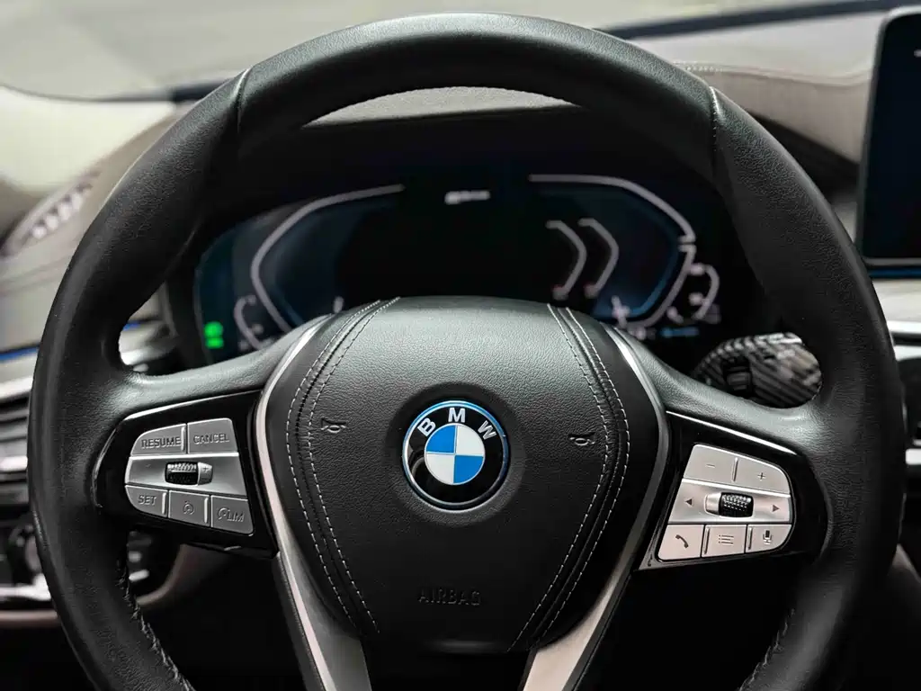 BMW 5 Series New Energy 2022 — фото 12