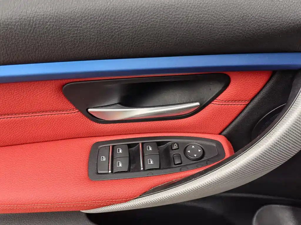 BMW 3 Series 2019 — фото 13