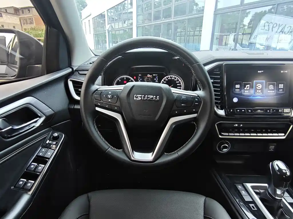 Isuzu D-MAX 2023 — фото 13
