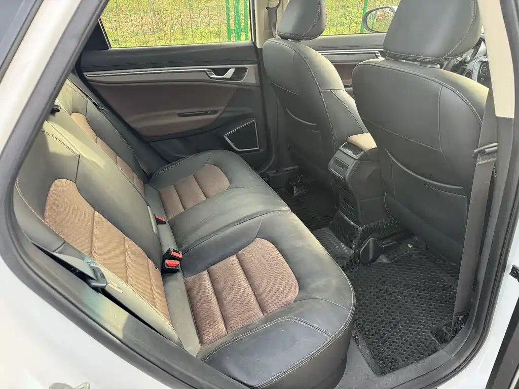 Geely Emgrand GS 2018 — фото 10