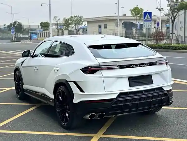 Lamborghini Urus 2021