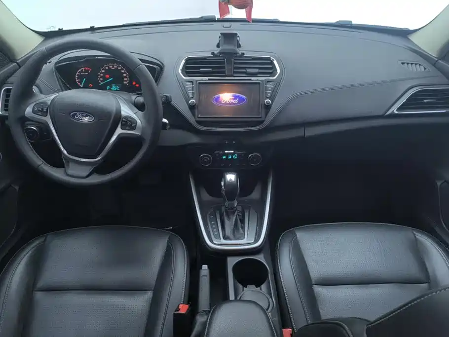 Ford Escort 2015 — фото 12