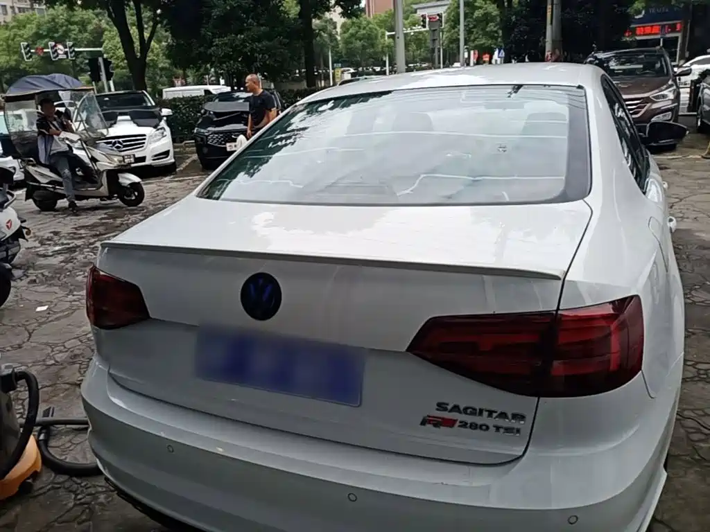 Volkswagen Sagitar 2016
