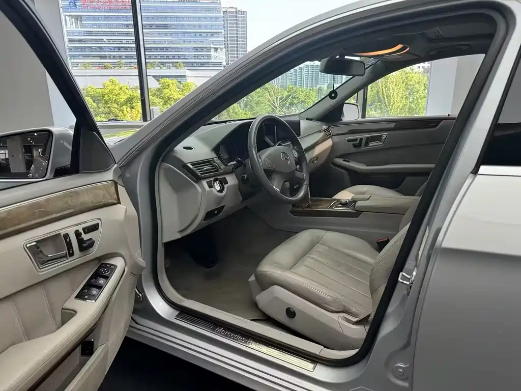 Mercedes-Benz E-Class 2010