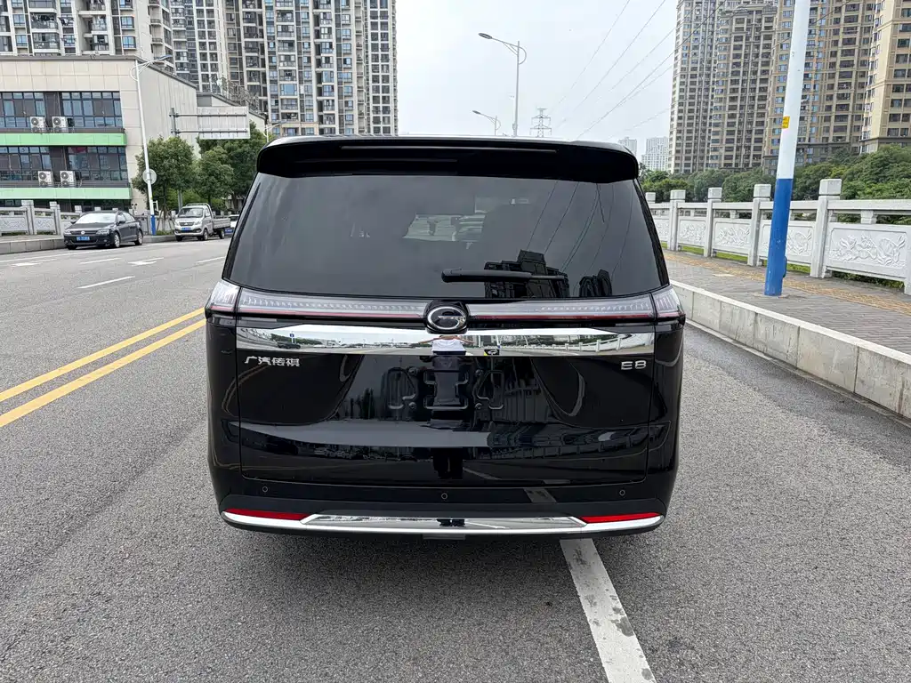 GAC Motor E8 PHEV 2025 — фото 12