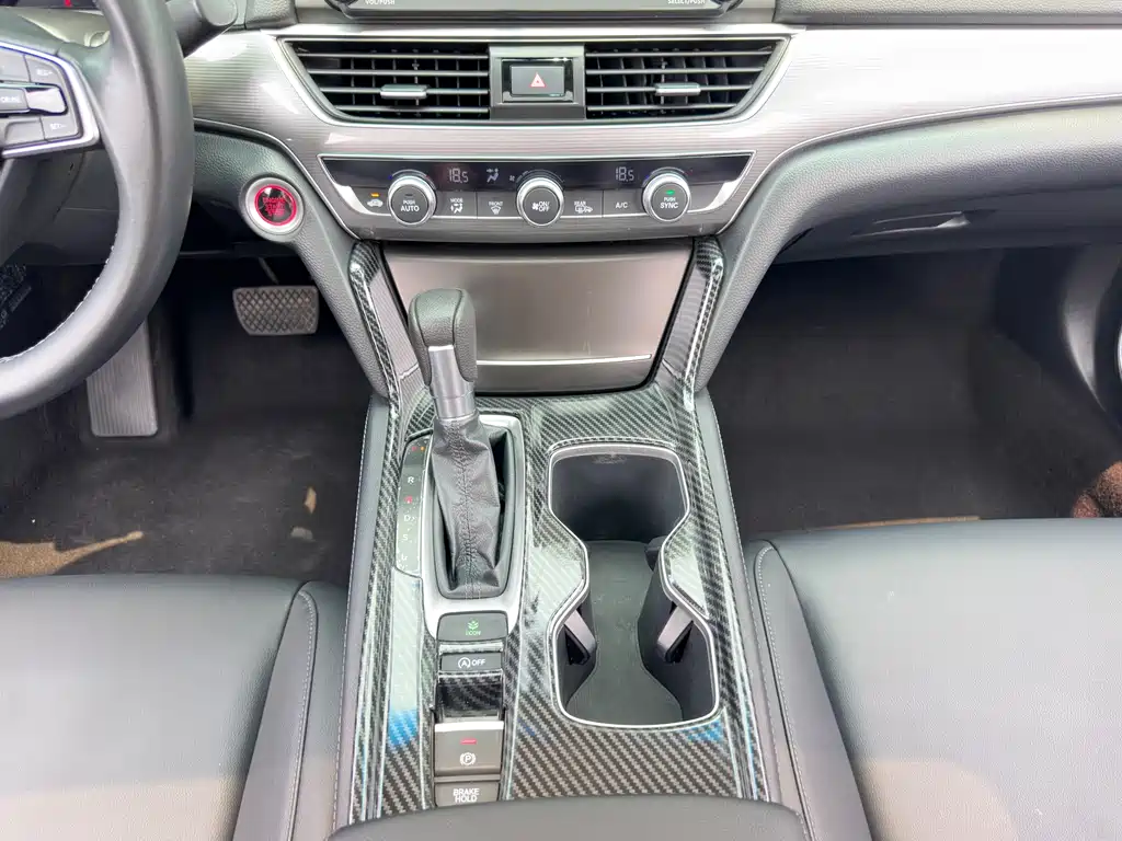 Honda Accord 2018 — фото 17