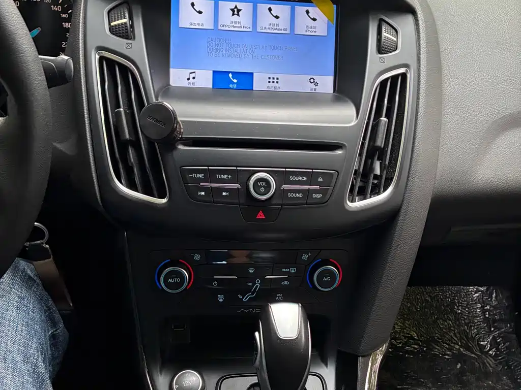 Ford Focus 2018 — фото 11