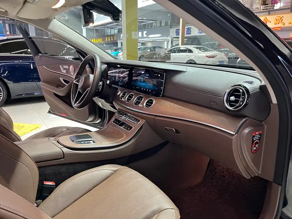 Mercedes-Benz E-Class 2022 — фото 22