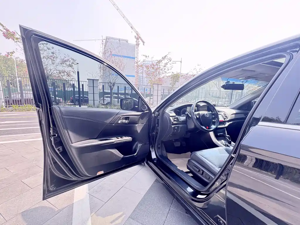 Honda Accord 2016 — фото 20