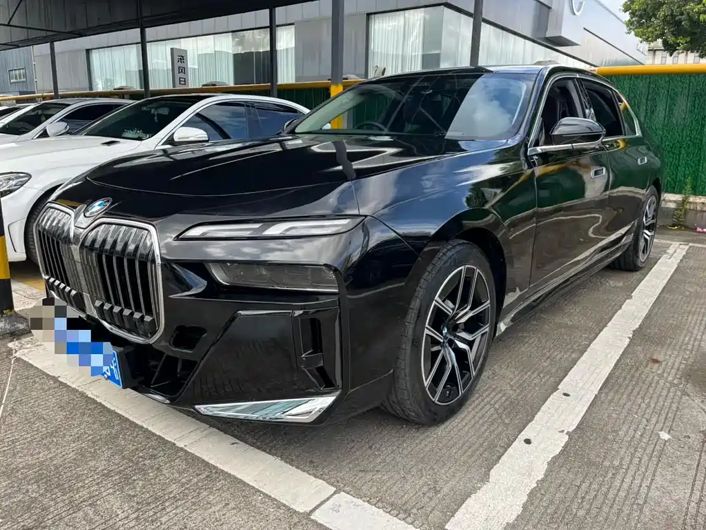 BMW 7 Series 2024 — фото 1