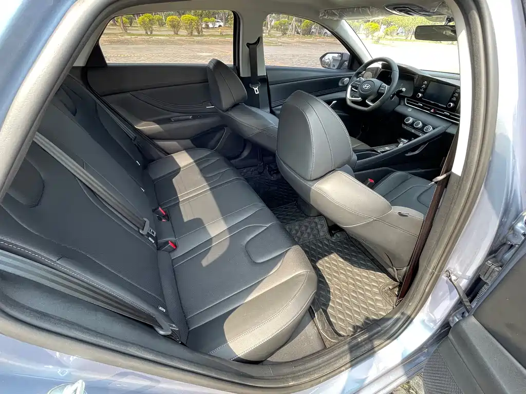 Hyundai Elantra 2025 — фото 23