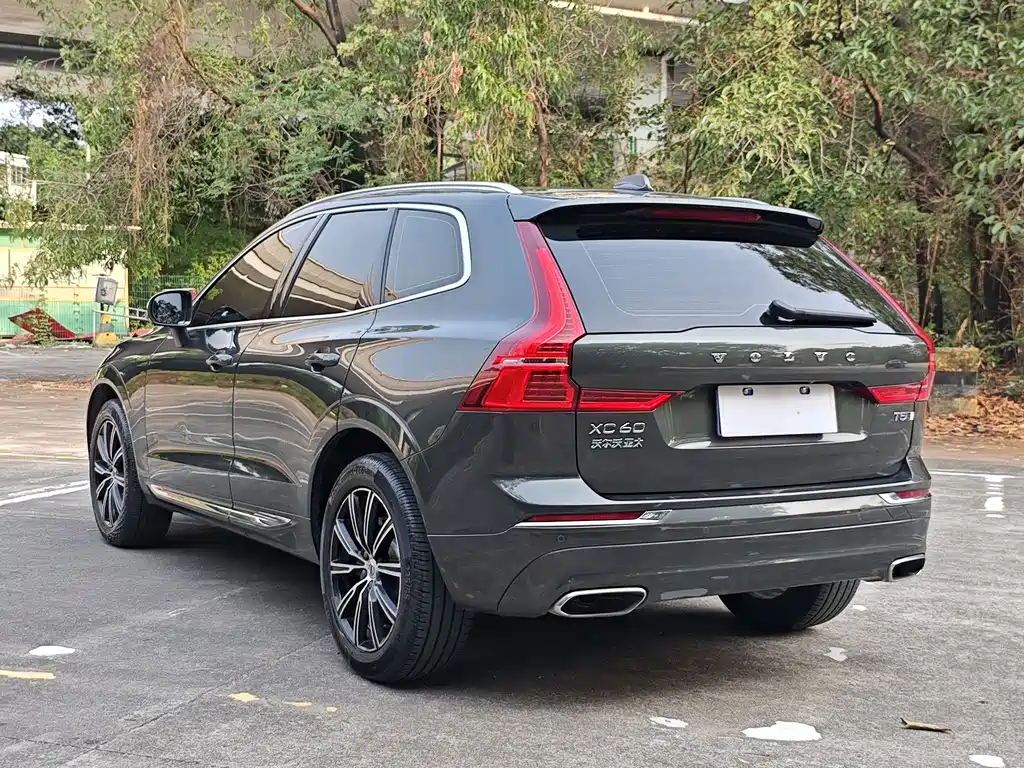 Volvo XC60 2021 — фото 11