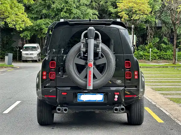 Land Rover Defender 2023