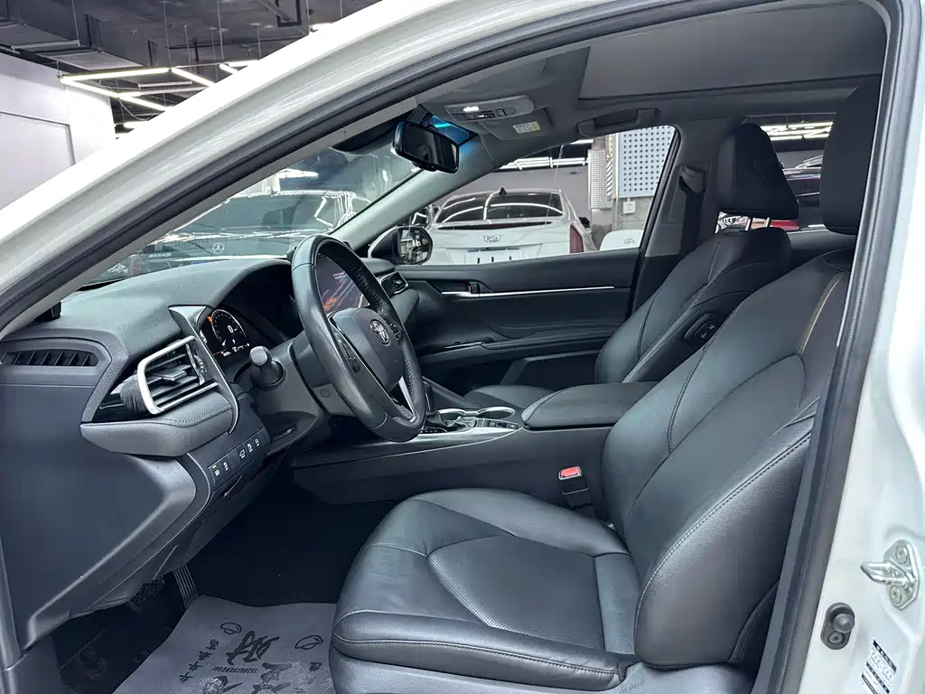 Toyota Camry 2022 — фото 3