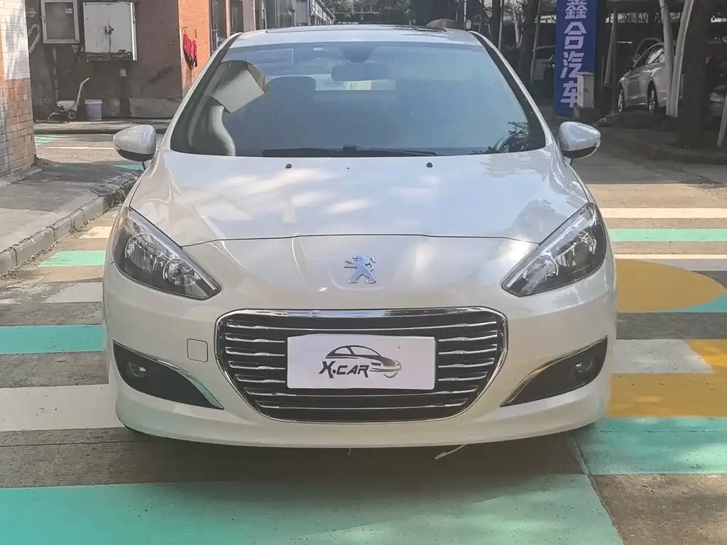 Peugeot 308 2015 — фото 2