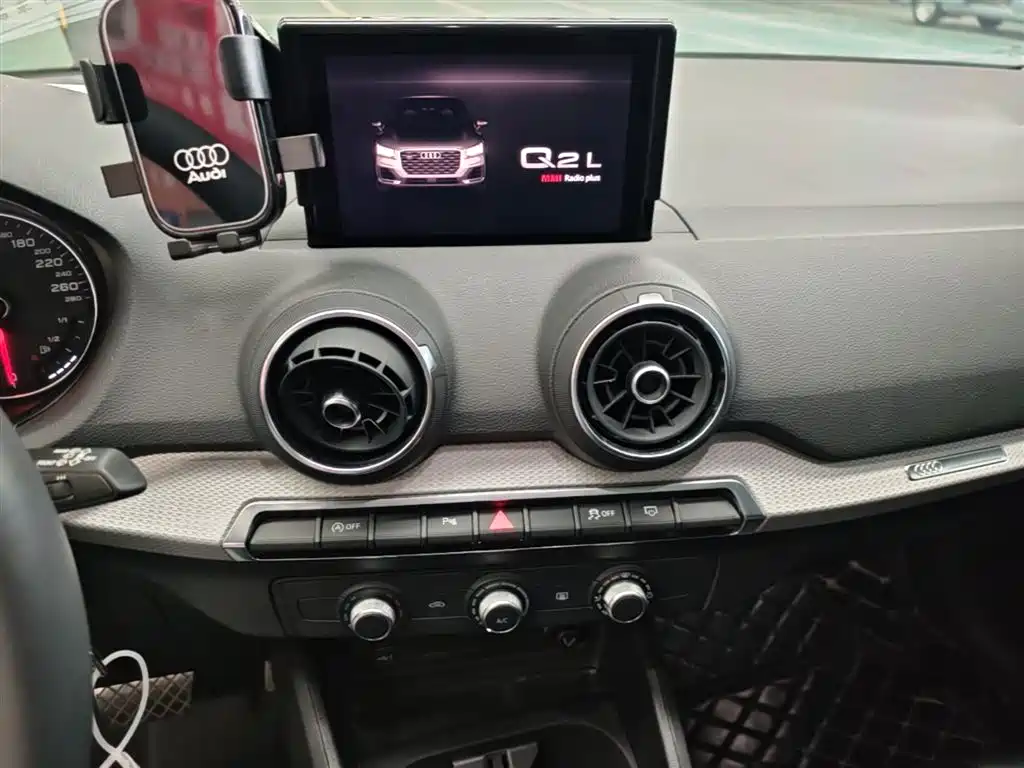 Audi Q2L 2021 — фото 13
