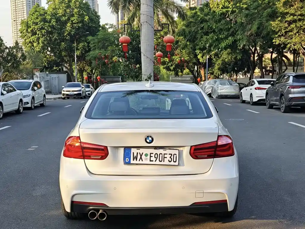 BMW 3 Series 2017 — фото 16
