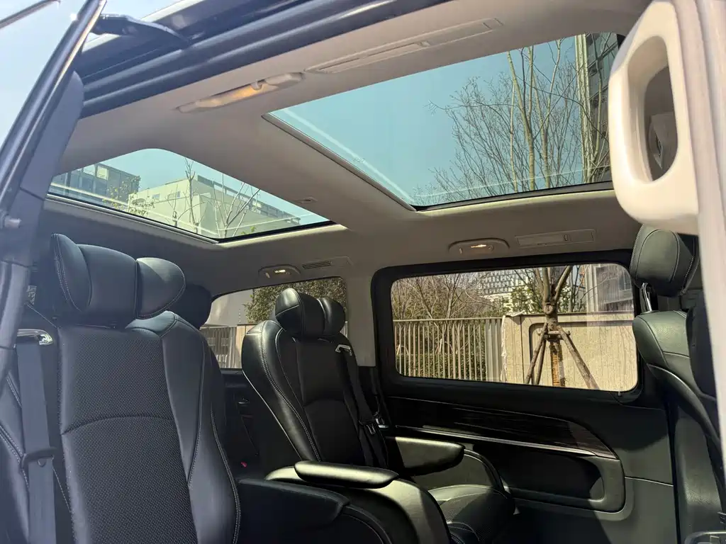 Mercedes-Benz V-Class 2020 — фото 10