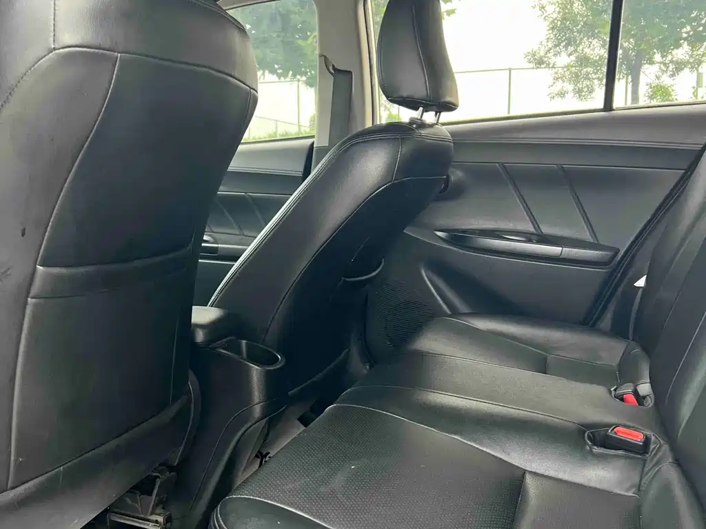 Toyota Yaris L 2022 — фото 8