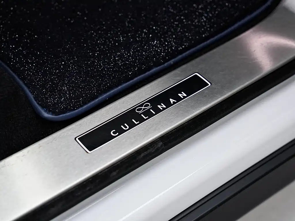 Rolls-Royce Cullinan 2020 — фото 21