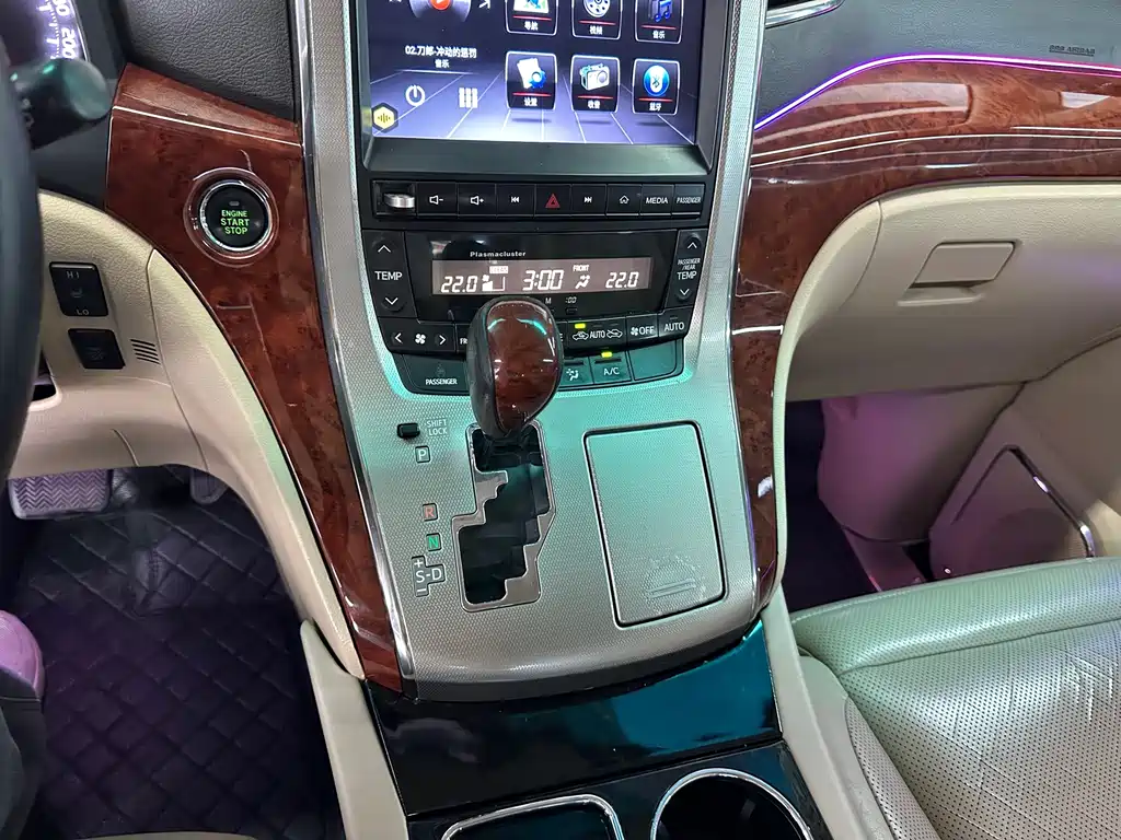 Toyota Alphard 2012 — фото 18