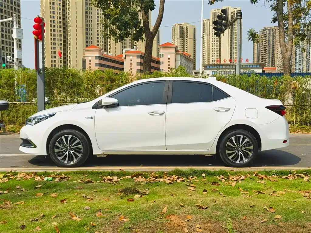 Toyota Corolla Hybrid 2022 — фото 4